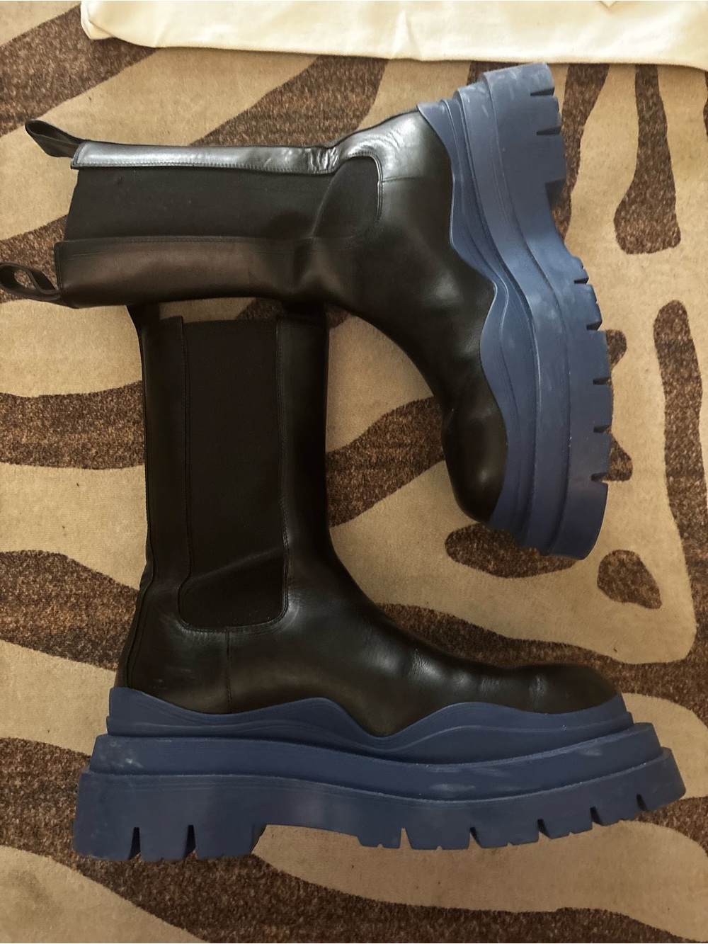 Bottega Veneta Tire Chelsea Boots Black Blue